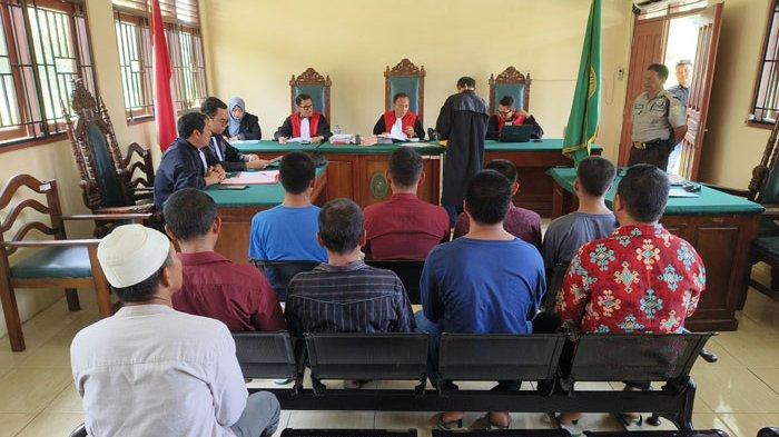 Suasana persidangan sembilan terdakwa kasus pengrusakan aset PT Foresta pada Kamis (16/11/2023).