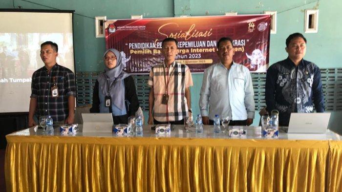 Sosialisasi pendidikan pemilih segmen netizen di RM Fega Manggar, Belitung Timur, Kamis (7/12/2023).