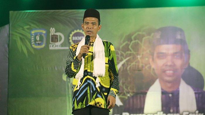 Ustadz Abdul Somad berceramah dalam tabligh akbar di Stadion Pangkallalang, Tanjungpandan, Belitung, Sabtu (30/3/2024) malam.