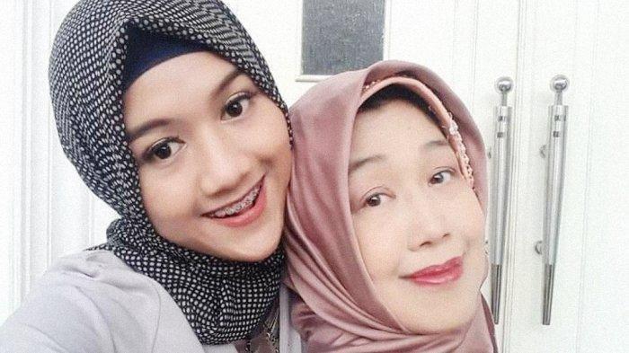 Sofiatun Gudono dan putrinya, Erina Gudono