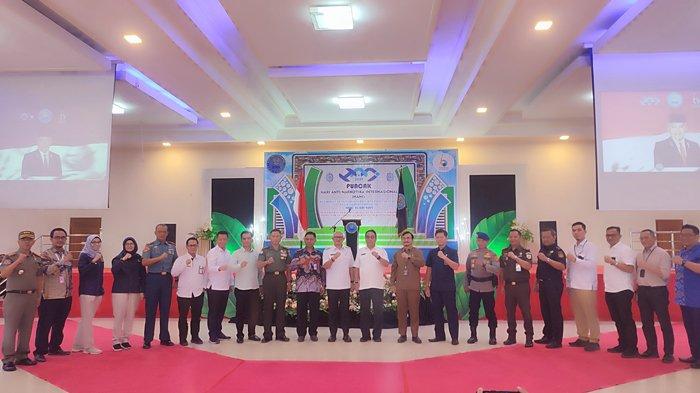 Foto bersama saat peringatan Hari Anti Narkotika Internasional (HANI) di Restoran Pandan House Belitung, Rabu (26/6/2024)