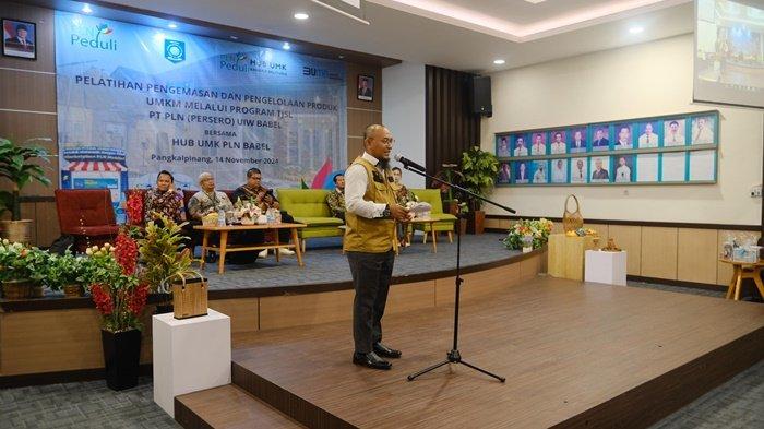 Senior Manager KKU, mewakili GM PLN UIW Babel memberikan sambutan sekaligus membuka kegiatan Pelatiham Pengemasan dan Pengolaan Produk UMKM Program TJSL