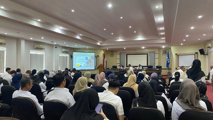 BIMBINGAN TEKNIS - Suasana kegiatan Bimbingan Teknis Penyusunan Laporan Forum Konsultasi Publik di Balai Besar Betason, Kantor Wali Kota Pangkalpinang, Rabu (30/4/2025), yang diikuti oleh perwakilan OPD, kecamatan, dan kelurahan se-Kota Pangkalpinang.