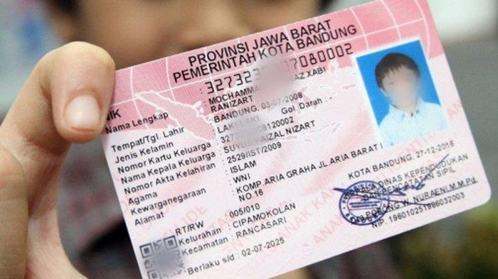 KIA - Para orang tua di Kota Pangkalpinang diminta segera mengurus data residu anaknya. Data kependudukan tersebut di antaranya Kartu Keluarga (KK), Akta Kelahiran, dan Kartu Identitas Anak (KIA).