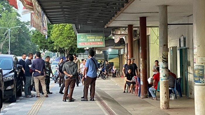 Tim dari Kejaksaan Agung RI mendatangi rumah bos timah di Koba, Kabupaten Bangka Tengah, Rabu (24/1/2024)
