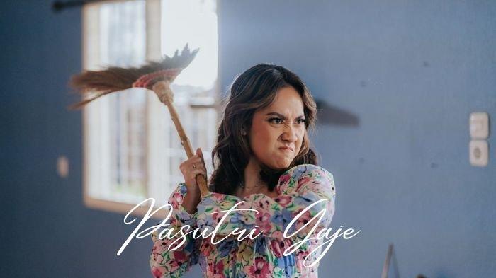 Tangkap Layar Film Pasutri Gaje. 3 Link Nonton Film Agak Laen yang Tayang di CinemaXXI, Resmi Pengganti Yandex LK21