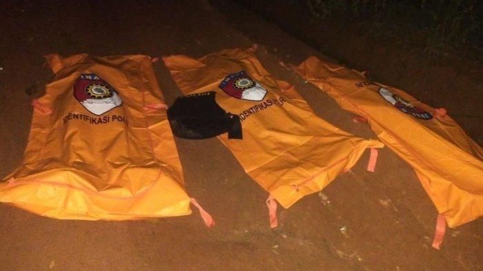 TIGA POLISI TEWAS - Tiga jenazah anggota kepolisian yang tewas saat menggerebek lokasi judi sabung ayam, Senin (17/3/2025). Tiga anggota polisi dikabarkan tewas saat penggerebekan arena sabung ayam di Kabupaten Way Kanan, Lampung. (DOK. Kepolisian)