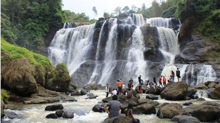 Pesona Wisata Air Terjun Curug Sembilan di Kabupaten Utara