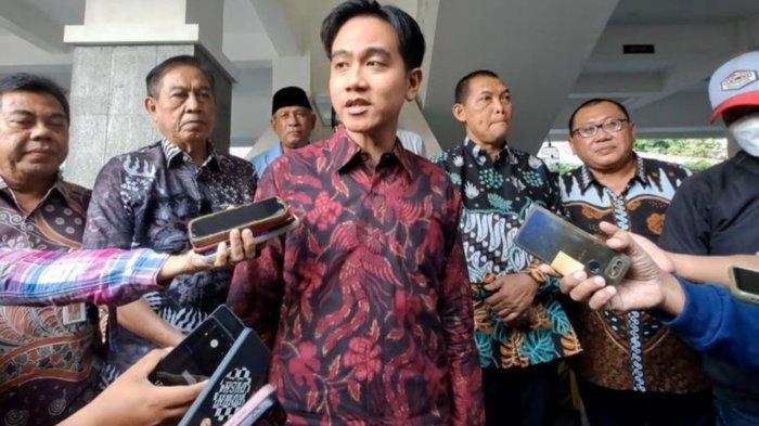 Gibran Rakabuming Raka menjawab pertanyaan soal akun KasKus Fufufafa yang viral di media sosial menghina Prabowo Subianto hingga bertendensi rasis, seksis dan Islamophobia.