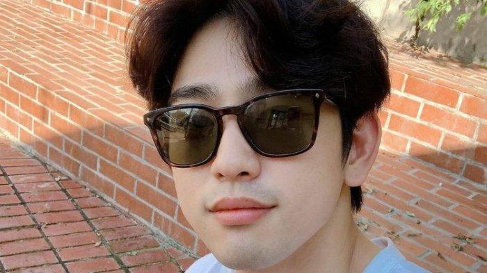Jinyoung di drama korea sweet home akan berperan sama dengan Kim Moo Yeol