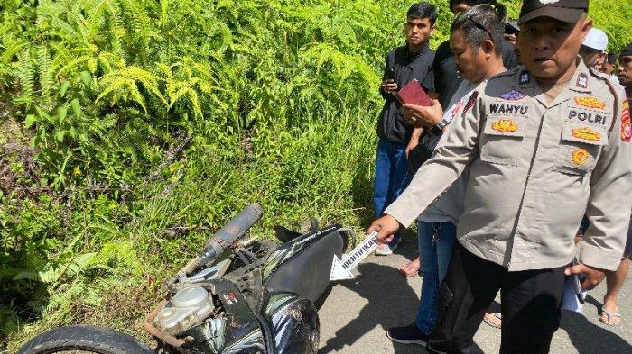 Pihak kepolisian melakukan olah TKP kejadian pada Rabu (9/7/2025).Telah terjadi kecelakaat maut yang menewaskan seorang pria bernama Alion Ansori (51) di Jalan Lintas Desa Rena Jaya Kecamatan Giri Mulya, Kabupaten Bengkulu Utara pada Rabu (9/7/2025).