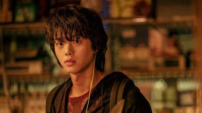 Kim Moo Yeol di drama korea sweet home akan berperan sebagai anggota pasukan khusus Kim Young Hoo dan Park Chan Young