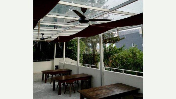 Suasana outdoor pada cafe 0251 Societei ini mengusung konsep bangunan rumah swedia yang megah. Kamu dan bestie bisa mengunjungi wisata kuliner Bogor satu ini.