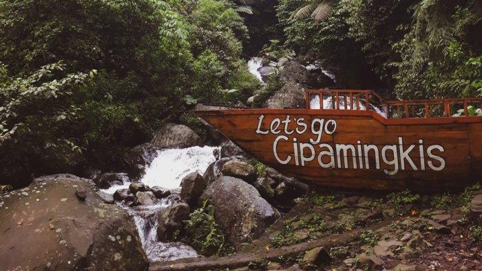 Curug Cipamingkis merupakan tempat wisata yang masih diminati banyak pengunjung dari dalam maupun luar Bogor.
