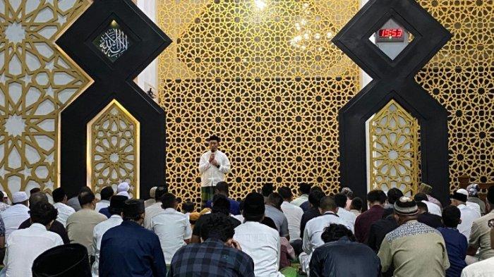 ILUSTRASI Ceramah Shalat Tarawih - Dalam Foto: Pj Bupati Bogor, Asmawa Tosepu langsungkan sholat tarawih pertama di Masjid Agung Baitul Faidzin, Kecamatan Cibinong, Kabupaten Bogor, Senin (11/3/2024).