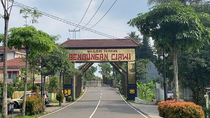Bendungan Ciawi, berlokasi di Kecamatan Megamendung, Kabupaten Bogor.