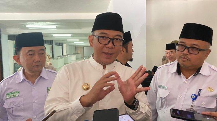 Bupati Bogor, Iwan Setiawan minta BPBD lakukan mitigasi menindaklanjuti kondisi terkini Gunung Salak yang dirilis oleh PVMBG, Rabu (13/12/2023). (Muamarrudin Irfani)