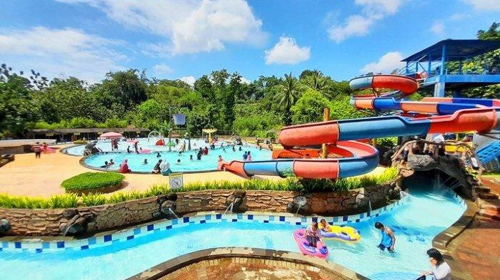 Rekomendasi tempat wisata daerah Bogor Cibalung Happy Land, tak hanya menawarkan waterpark saja namun juga ada kegiatan outbound yang lengkap dengan area campingnya.