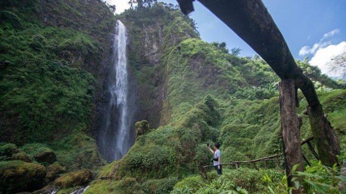 Curug Citambur salah satu tempat wisata Cianjur dengan pesona air terjun yang mempesona dengan ketinggian 130 meter