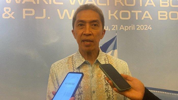 Dedie Rachim ungkap alasan mendaftar jadi calon Wali Kota Bogor melalui DPC PDIP Kota Bogor, Minggu (21/4/2024). (Mhamarrudin Irfani)