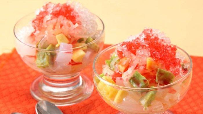 MINUMAN BUKA PUASA - Dalam foto: Es Buah Rumput Laut, ide resep minuman segar untuk buka puasa Ramadhan 2025.