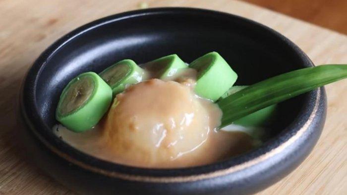 Es Pisang Ijo, inspirasi menu takjil untuk buka puasa Ramadhan 2024.