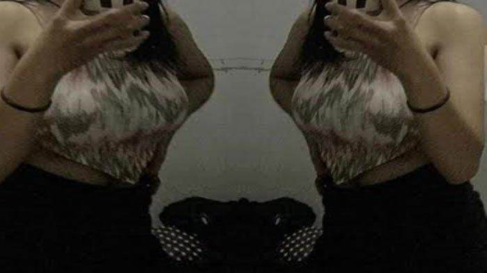 Foto seksi PSK Puncak untuk memikat pelanggannya.