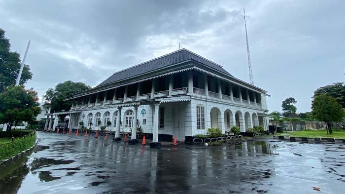 GEDUNG TUA BAKAL KANTOR DEDI MULYADI - Gedung Badan Koordinasi Pemerintahan dan Pembangunan Wilayah I (Bakorwil) yang lokasinya 500 meter dari Balai Kota Bogor rencananya bakal jadi kantor Gubernur Jawa Barat Dedi Mulyadi.