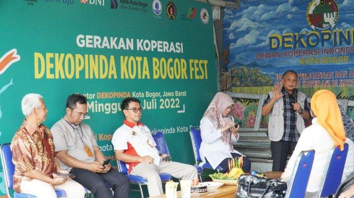 Doa bersama yang diadakan di Gedung Dekopinda Kota Bogor yang berlokasi di Jalan Sholeh Iskandar, Gang Pelita 1 Nomor 1, RT.04 RW 08, Kelurahan Kedung Jaya, Kecamatan Tanah Sareal, Kota Bogor ini, dihadiri oleh Pemkot Bogor dan koperasi, baik yang ada di instansi pemerintah, instansi swasta, UMKM, pedagang dan sebagainya pada Rabu (12/7/2023)
