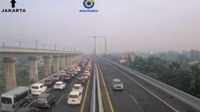 Imbas kecelakaan di Tol Layang MBZ, Senin (3/7/2023)