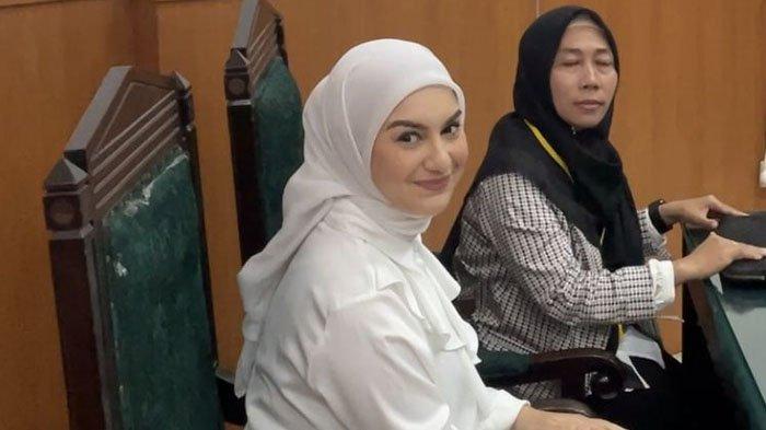 Artis peran Irish Bella hadir dalam sidang cerainya dengan Ammar Zoni di Pengadilan Agama Depok, Kamis (23/11/2023).