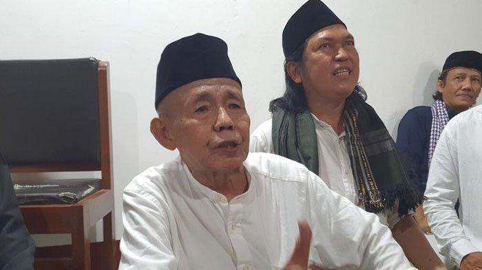 Jemaah Masjid Aolia di Gunungkidul, DI Yogyakarta, merayakan Idul Fitri pada Jumat (5/4/2024).