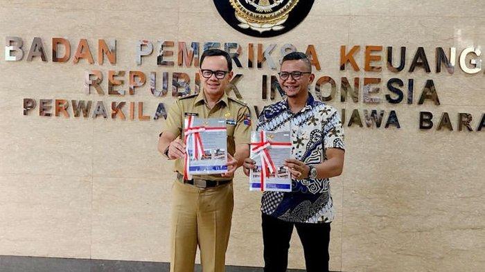 Jenal Mutaqin alias JM saat berdampingan berfoto bersama Wali Kota Bogor Bima Arya (Dok. JM)