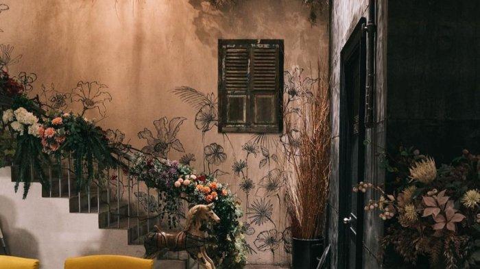 Menyuguhkan konsep kisah klasik Romeo and Juliet, wisata kuliner Bogor Julliette The Selfish ini patut kamu kunjungi bersama bestie.