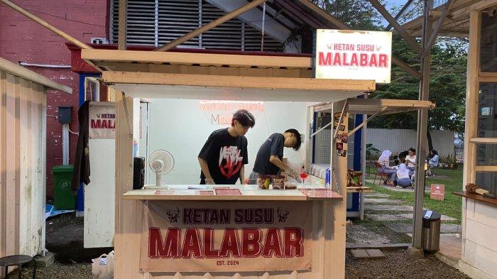 KULINER BOGOR - Kuliner Ketan Susu Malabar mulai berjualan pada bulan Juli tahun 2024, sebenarnya ketan susu bukan kuliner baru di Bogor, namun popularitasnya kembali meningkat seiring tren nostalgia makanan zaman dulu.