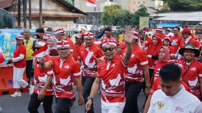 Bendera Merah Putih sepanjang 100 meter dengan lebar 6 meter tiba di Gereja Kristus Sukasari usai diarak dari Balai Kota Bogor sejauh 1,5 Kilometer pada Minggu (13/8/2023) pagi.