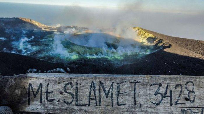Kondisi kawah Gunung Slamet pada tahun 2015.