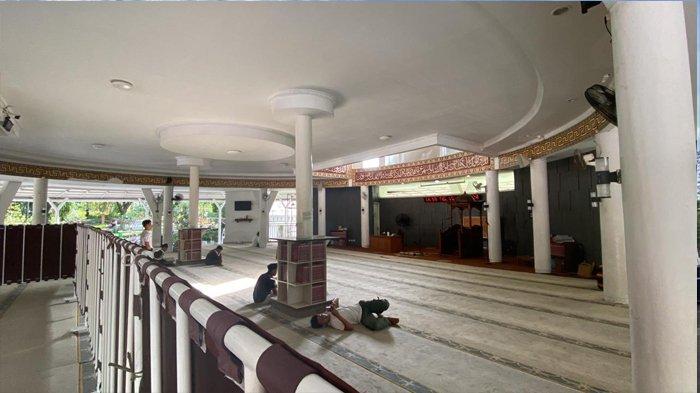 Masjid Jami Al Munawaroh, Kecamatan Babakan Madang, Kabupaten Bogor, Selasa (12/3/2024).