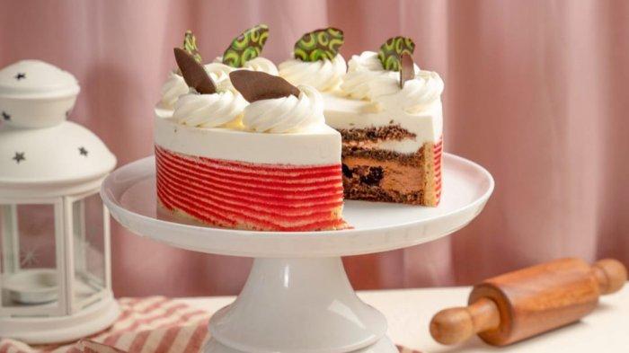 Salah satu kuliner Bogor dengan beragam kue cantik yang dihias dengan sempurna dan begitu estetik bisa kamu temukan di Mister And Misses Cake.
