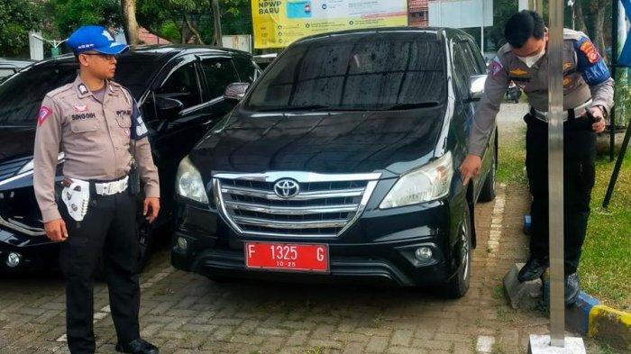 Pemeriksaan Kendaraan Dinas Tabrak Pengendara Motor oleh Polresta Bogor Kota, Rabu (6/9/2023).
