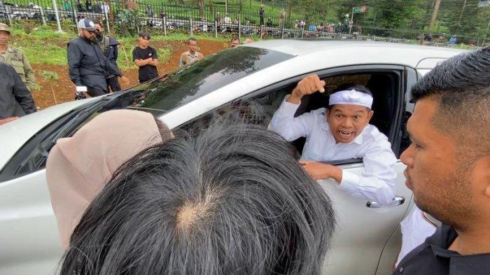 DIMARAHIN DEDI MULYADI - Momen Dedi Mulyadi memarahi karyawan Hibisc Fantasy Puncak Bogor yang menagih janji upah setelah tempat bekerjanya dibongkar karena melanggar aturan, Kamis (27/3/2025). (Muamarrudin Irfani)