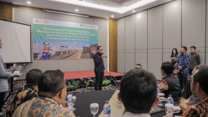 Penandatangan secara langsung dipimpin Wali Kota Bogor, Bima Arya dan General Manager Perusahaan Gas Negara (PGN) Sales Operation Regional II Daerah Jawa Barat, Sonny Rahmawan Abdi di Hotel Swiss Belinn, Jalan Pajajaran, Kota Bogor, Selasa (8/8/2023).