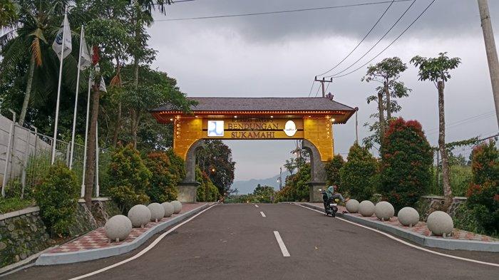 Pintu Masuk Bendungan Sukamahi, Kecamatan Megamendung, Kabupaten Bogor, Selasa (20/6/2023).