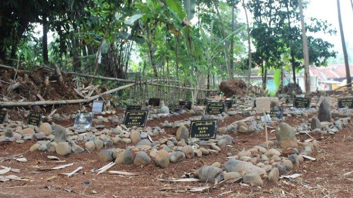 Puluhan Makam yang Sudah dipindahkan di Kecamatan Leuwisadeng, Kabupaten Bogor, Minggu (10/9/2023).