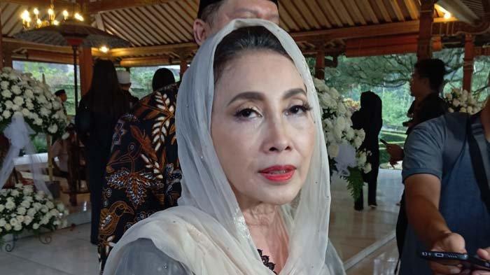 Putri Kuswisnu Wardani, Anak ke-2 Almarhumah Mooryati Soedibyo saat ditemui di di Taman Pembibitan Obat Tradisional Mustika Ratu, Kecamatan Ciawi, Kabupaten Bogor, Rabu (24/4/2024).