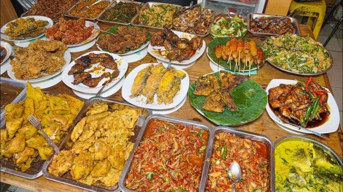 RM Khas Sunda Ibu Ubed tempat kuliner Bogor yang menyajikan menu khas Sunda dengan ayam bakar sebagai andalannya.
