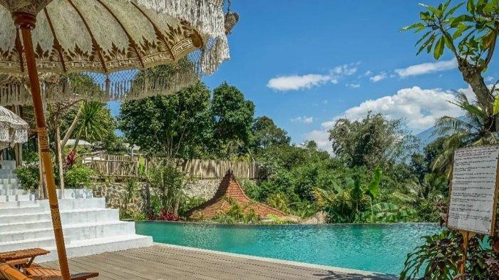 Jika kamu belum pernah merasakan nuansa Bali, hotel di Bogor Radjendra Resort & Kafe akan memanjakan pengalaman meninap kamu seperti berada Ubud.