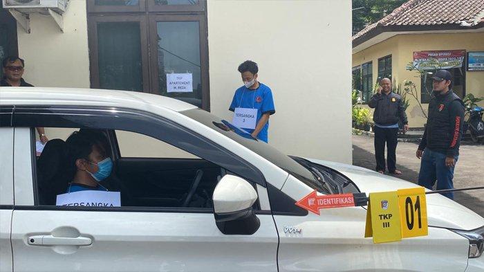 Rekonstruksi pembuhunan Indriana Dewi Eka Saputri di Polsek Babakanmadang, Kabupaten Bogor, Kamis (7/3/2024)