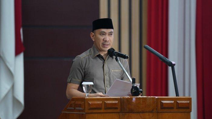Wakil Ketua III DPRD Koatta Bogor, M Rusli Priheyv, menyampaikan laporan reses dalam rapat paripurna yang digelar pada Rabu (1/11/2023).