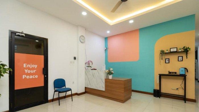 Hotel di Bogor yang terletak di pusat kota dengan mengusung konsep full color di setiap ruangan, Sans Hotel Suryakencana menjadi salah satu rekomendasi untuk staycation